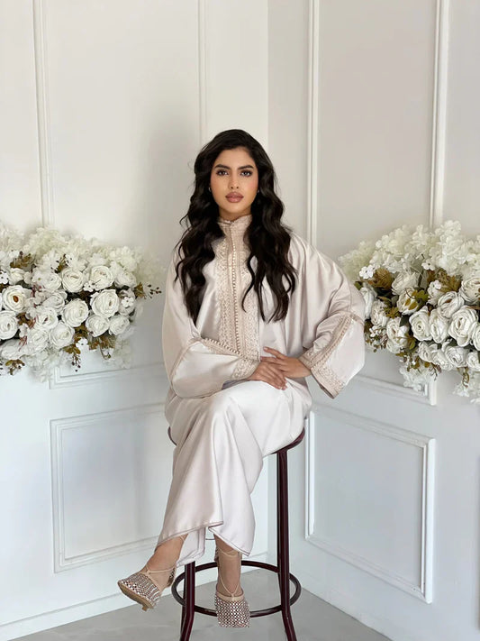 Abaya Kaoutar Grigio – Elegante tunica marocchina da casa e ricevimenti – vista del prodotto 2