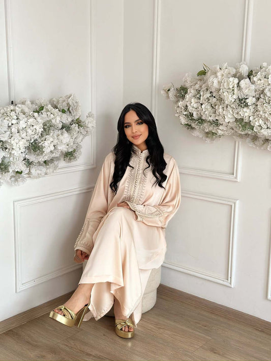 Abaya Sawsan Beige – Tunica Marocchina Elegante per Casa e Cerimonie – vista del prodotto 2