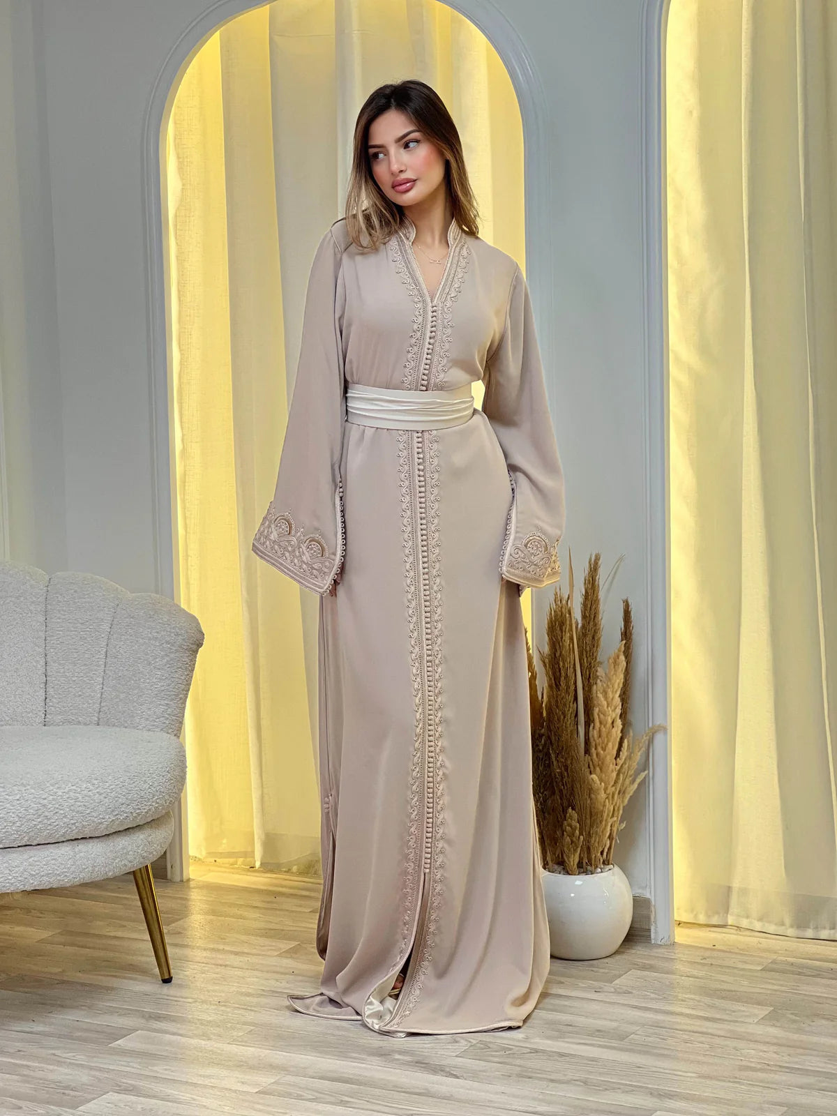 Caftano Sajida Beige – Abito Marocchino Fatto a Mano – vista del prodotto 3