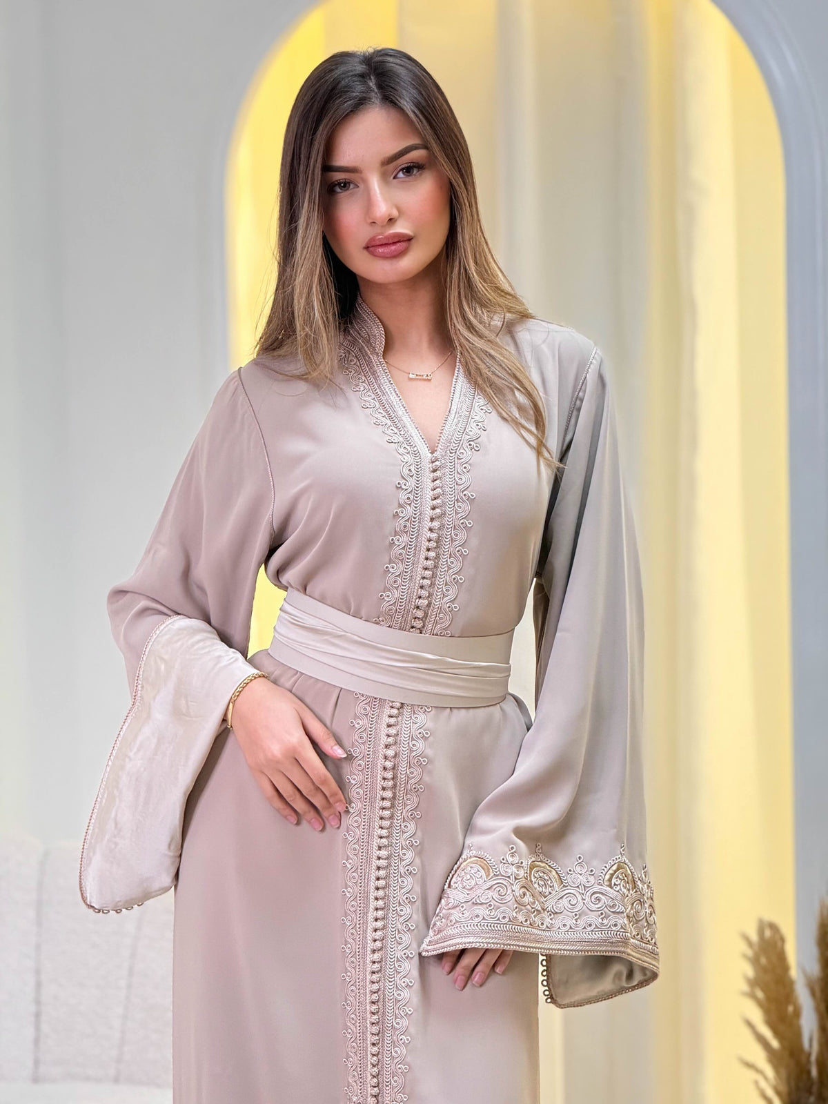 Caftano Sajida Beige – Abito Marocchino Fatto a Mano – vista del prodotto 6