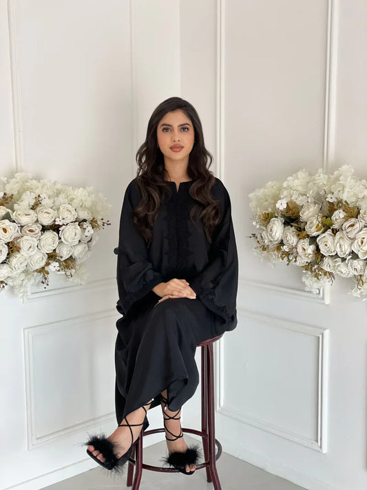 Abaya Dalila Nero – Elegante tunica marocchina da casa e ricevimenti – vista del prodotto 2
