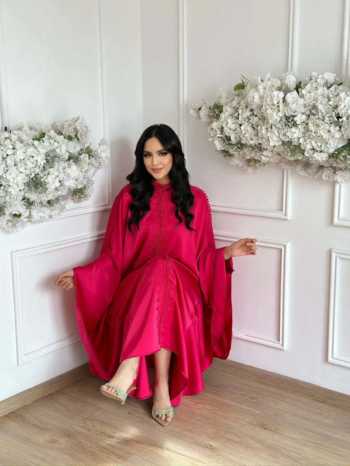 Abaya Kaltoum Rosa – Elegante tunica marocchina da casa e ricevimenti – vista del prodotto 3