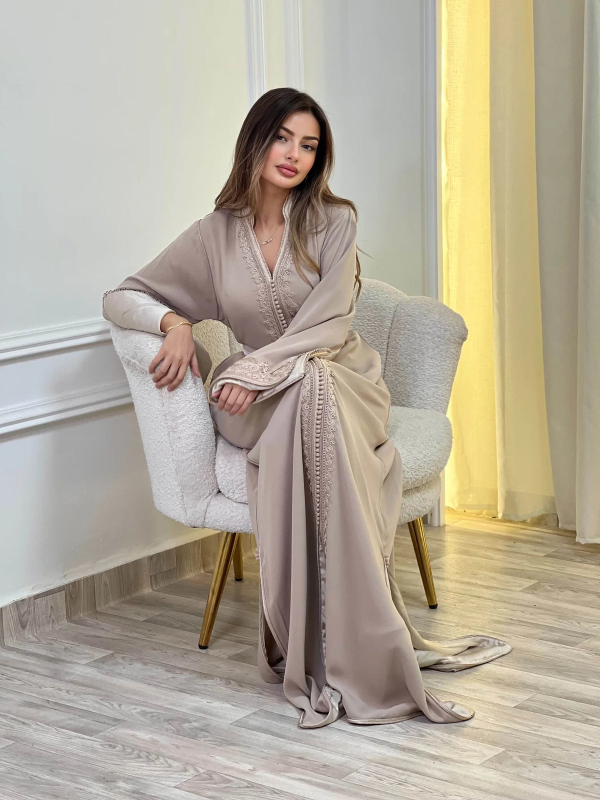 Caftano Sajida Beige – Abito Marocchino Fatto a Mano – vista del prodotto 4