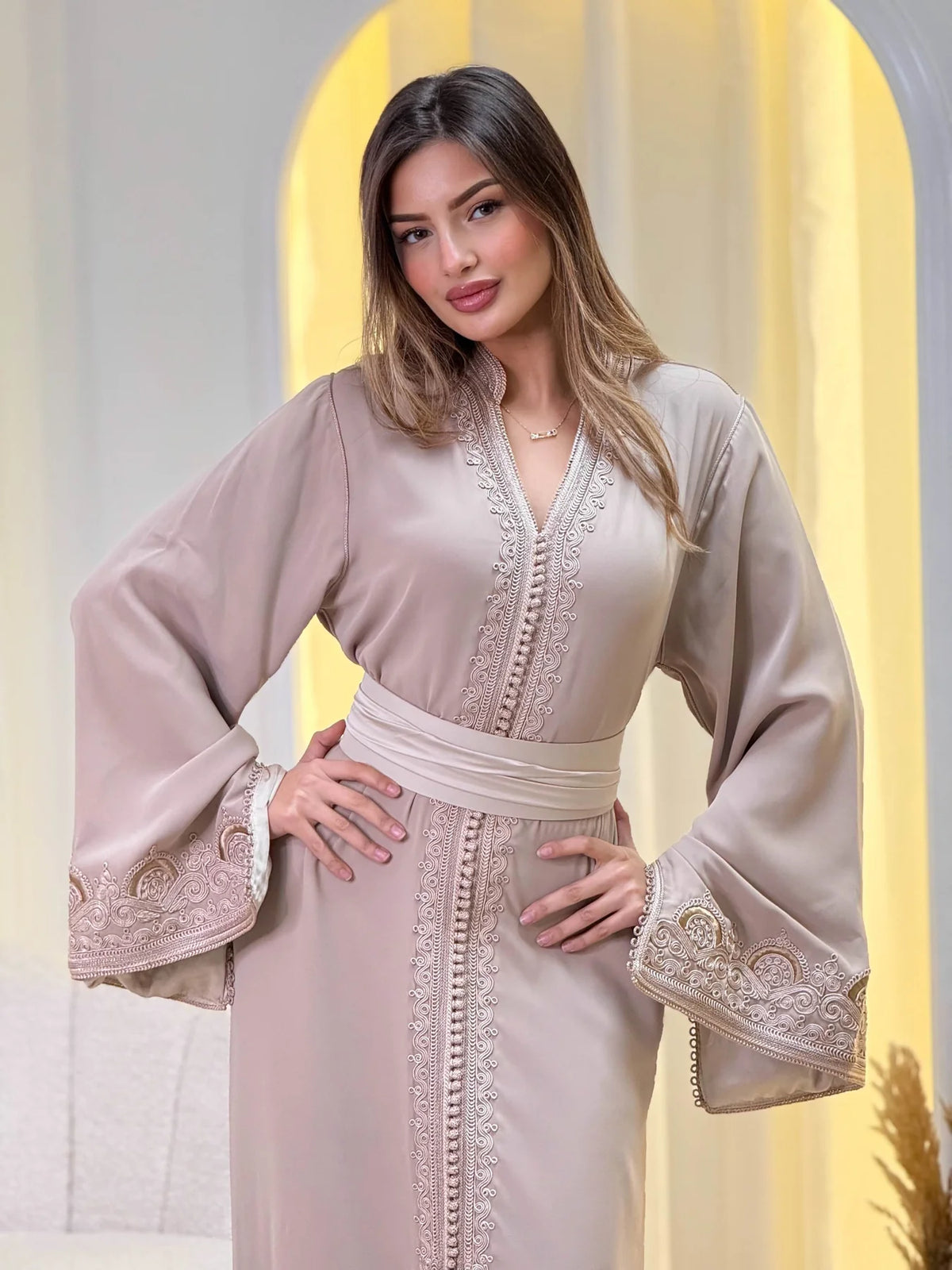 Caftano Sajida Beige – Abito Marocchino Fatto a Mano – vista del prodotto 5